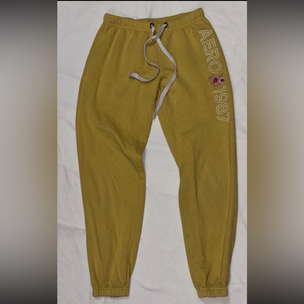 Aeropostale Y2K Woman’s Joggers Spellout Rose Logo Yellow SZ.S Cute Trendy Style